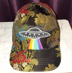 Gucci hat! Rare! authentic! UFO adjustable Gucci baseball cap, unisex
